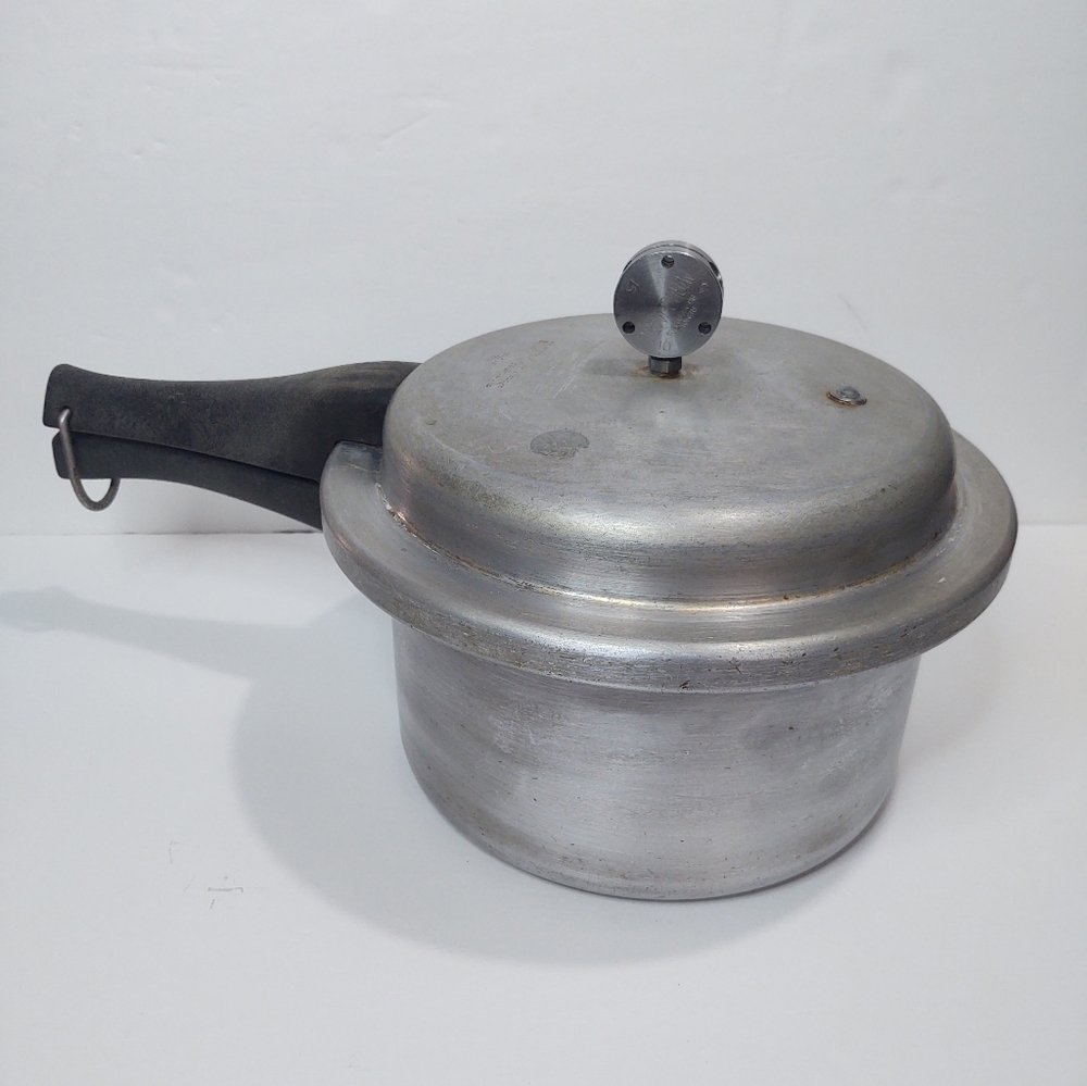 Mirro Matic 4qt Pressure Cooker Pot/Lid/Valve